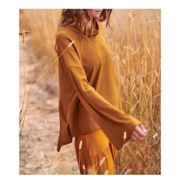 FREE PEOPLE Movement Cant Handle This Medium Ribbed Bell Sleeve Turtleneck Boho - Picture 1 of 10